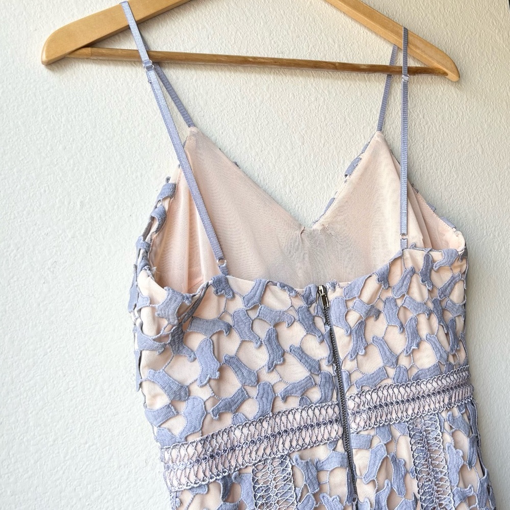 Elliatt Tingle Floral Crochet Lace Overlay Midi Dress Lilac Grey Purple Nude M - Picture 10 of 16